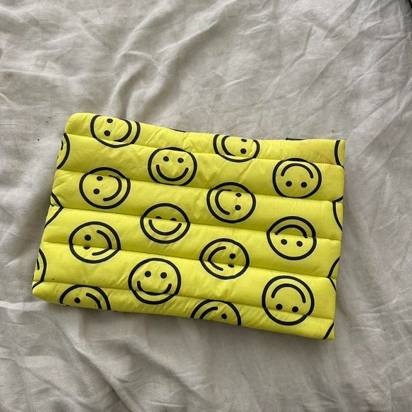 Cell Phones & Accessories Baggu 15 Inch Laptop Sleeve Smiley Face